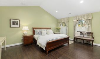 10 Honey Lou Ct, Cranston, RI 02921