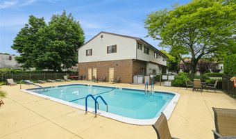 615 Broadway 37, Amityville, NY 11701