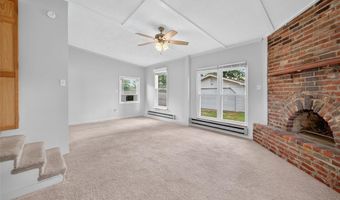 340 Hillcrest Blvd, Ballwin, MO 63021