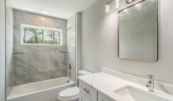443 Fremont Ave, Bayville, NJ 08721