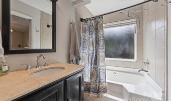 8520 Golf Ridge Dr, Charlotte, NC 28277