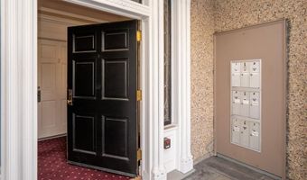 1 Oakwood Ter 7, Newport, RI 02840