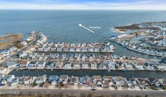 18 Peaksail Dr, Bayville, NJ 08721