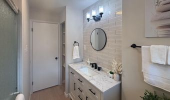 24 Joanne Ct, Albany, NY 12209