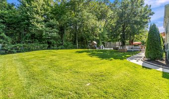 13 Pleasant Rise Cir, Brookfield, CT 06804