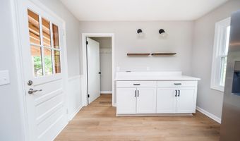 2031 Evergreen Dr, Boiling Springs, SC 29316