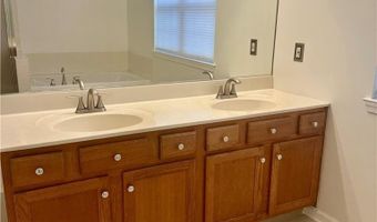 4312 Creek Rd, Allentown, PA 18104