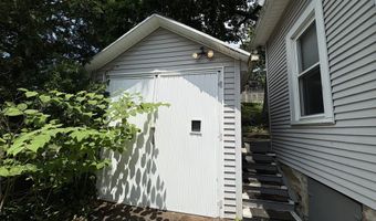 2 Sherwood St, Branford, CT 06405