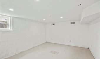 318 W Olive St, Aurora, MO 65605