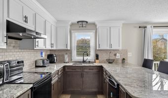 22 Connecticut Ave, Middletown, RI 02842