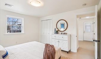 941 N MCKINLEY Rd, Arlington, VA 22205