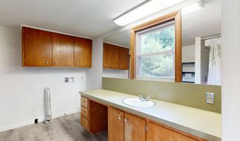 15 W Waterman Rd, Auburn, ME 04210