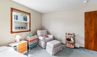 21 Alder Ln, Burlington, VT 05401