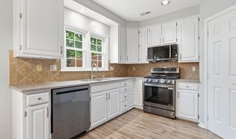 7035 KINGS MANOR Dr, Alexandria, VA 22315