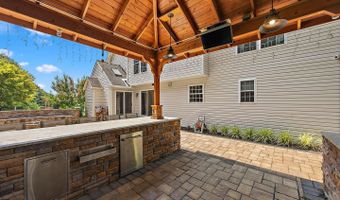 28 CLARK Rdg, Hockessin, DE 19707
