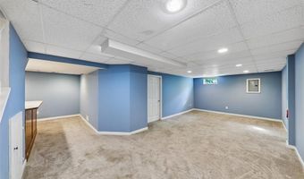 800 Eaglebrooke Dr, Ballwin, MO 63021