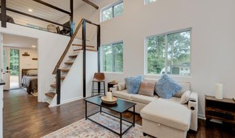 576 Pine Grove Rd, Beattyville, KY 41311