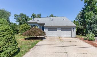 8 Ashley Dr, Lincoln, RI 02865