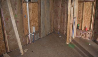 827 W 9th St, Anderson, IN 46016