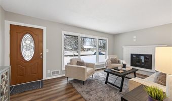 907 40th Ln, Anoka, MN 55303