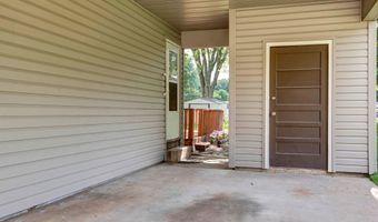 1520 S Carnation Dr, Aurora, MO 65605