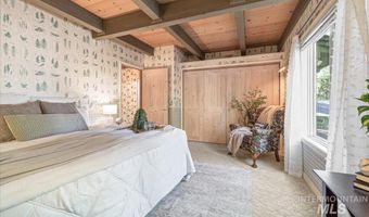 9734 Moore Dr, Cascade, ID 83611