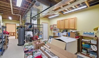 912 10th Avenue Pl, Altoona, IA 50009