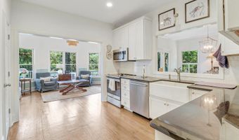 8 Dolphin Point Dr, Beaufort, SC 29907