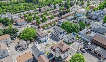 68 WINTER St, Lincoln, RI 02838