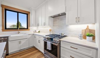 1991 SE 2ND St, Astoria, OR 97103