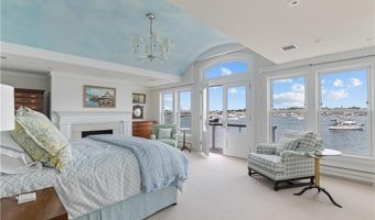 19 Defenders Row, Newport, RI 02840