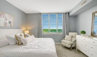 851 N GLEBE Rd 1911, Arlington, VA 22203
