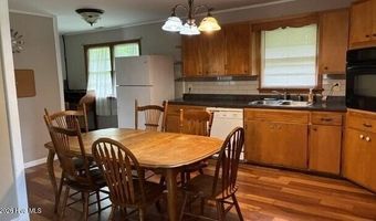 17 Moore St, Andrews, NC 28901