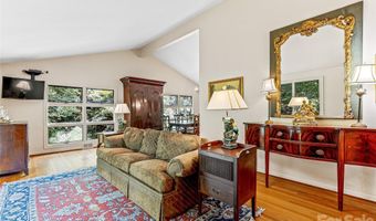 5 Hillcrest Rd E, Asheville, NC 28804