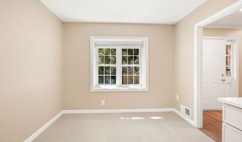 7602 WESTLAKE Ter 19, Bethesda, MD 20817