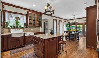 82 W 34TH St, Bayonne, NJ 07002