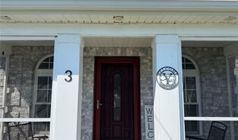 3 Desoto Rd, Amity Harbor, NY 11701