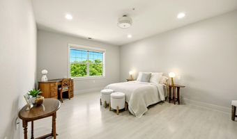 969 Golden Aspen Pl, Ashland, OR 97520