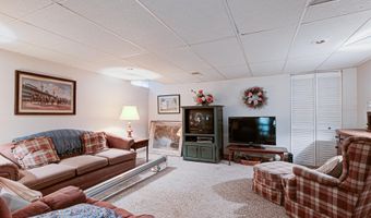 916 Audubon Pkwy, Audubon Park, KY 40213
