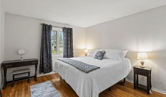 1047 Lowell Dr, Apple Valley, MN 55124