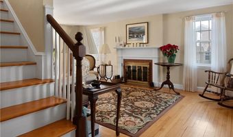 35 Ledgewood Dr, Cranston, RI 02920