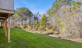 30 Harbor Hill Dr 30, Bourne, MA 02532
