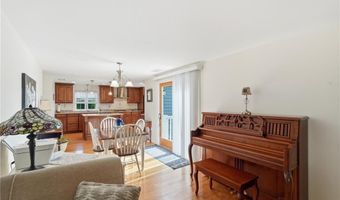 336 Dover Ave, East Providence, RI 02914