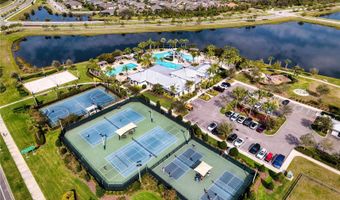 6136 VOYAGERS Pl, Apollo Beach, FL 33572