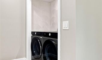 17 Ostend St, Johnston, RI 02919