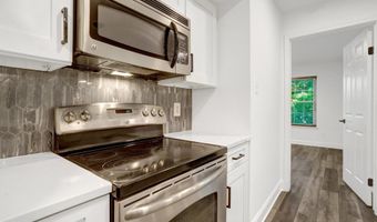 3307 WYNDHAM Cir 2157, Alexandria, VA 22302
