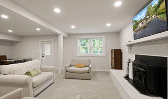 7324 AUBURN St, Annandale, VA 22003