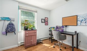 33 Wilbur Rd, Lincoln, RI 02865