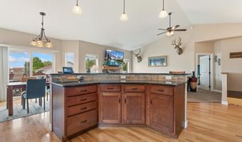 5236 SHADOW ROCK Dr, Cheyenne, WY 82009