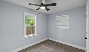 1003 S Rinker Ave, Aurora, MO 65605